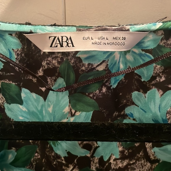 Floral Satin Crop Top - Picture 3 of 4